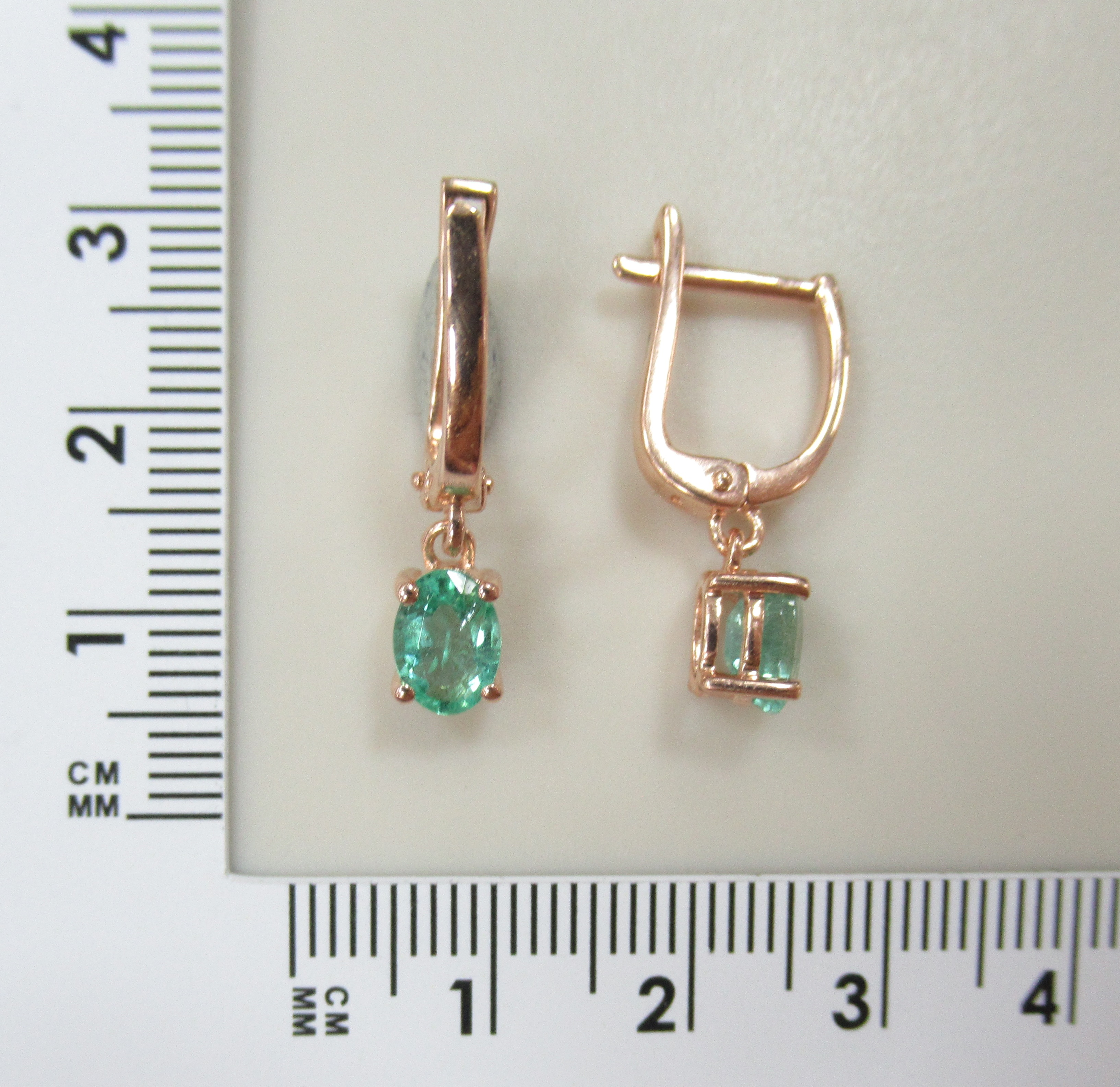 Серебряные серьги с изумрудами